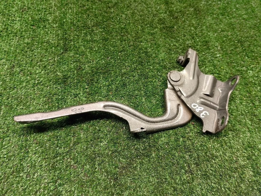 Петля капота левая Kia Cerato II