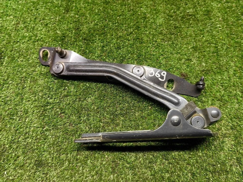 Петля крышки багажника правая Opel Astra H