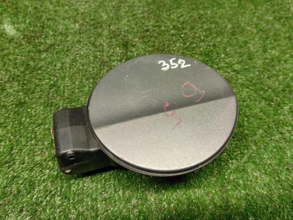 Лючок бензобака Volkswagen Passat B6