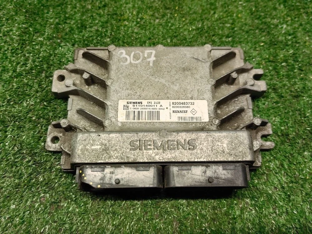 Блок управления двс Renault Logan
