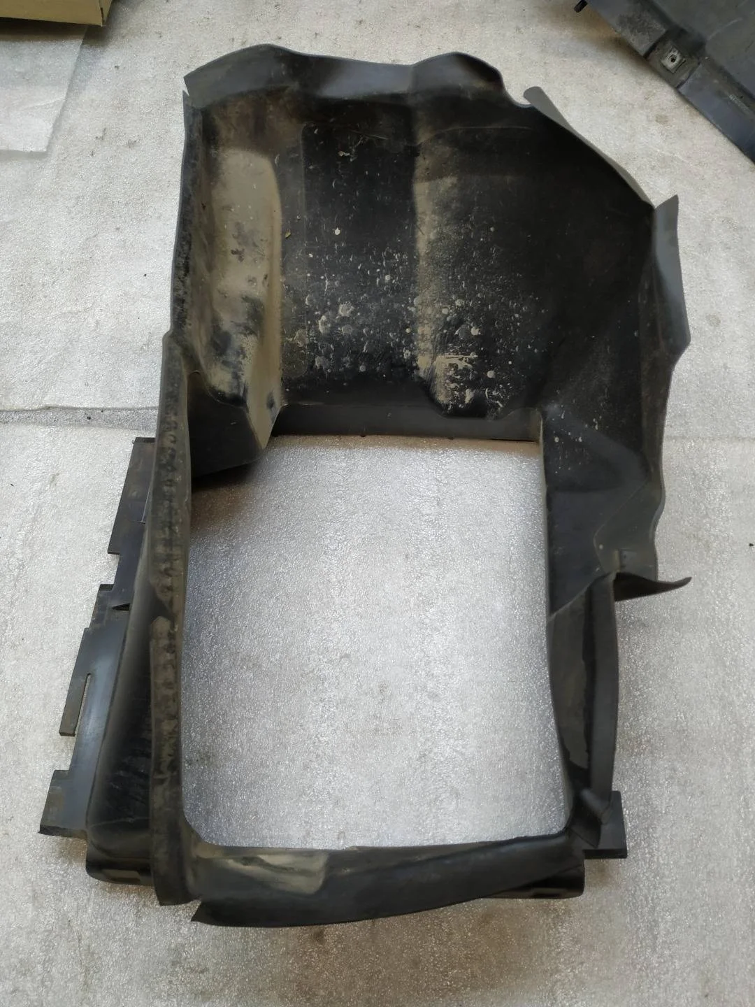 воздухозаборник Volkswagen Touareg 2 7P6