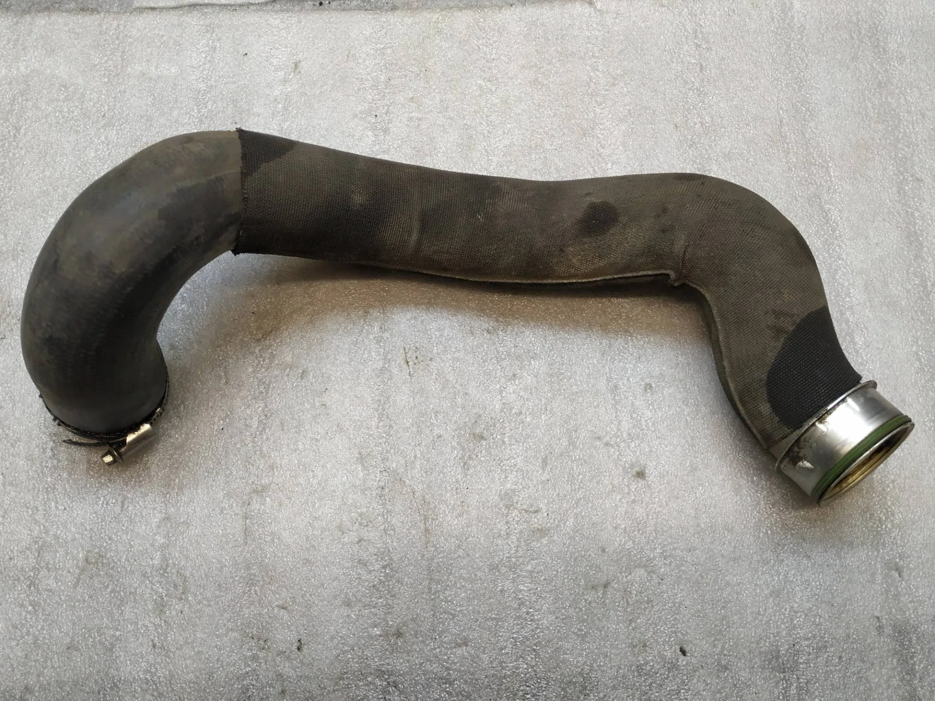 патрубок интеркулера Volkswagen Touareg 2 7P6