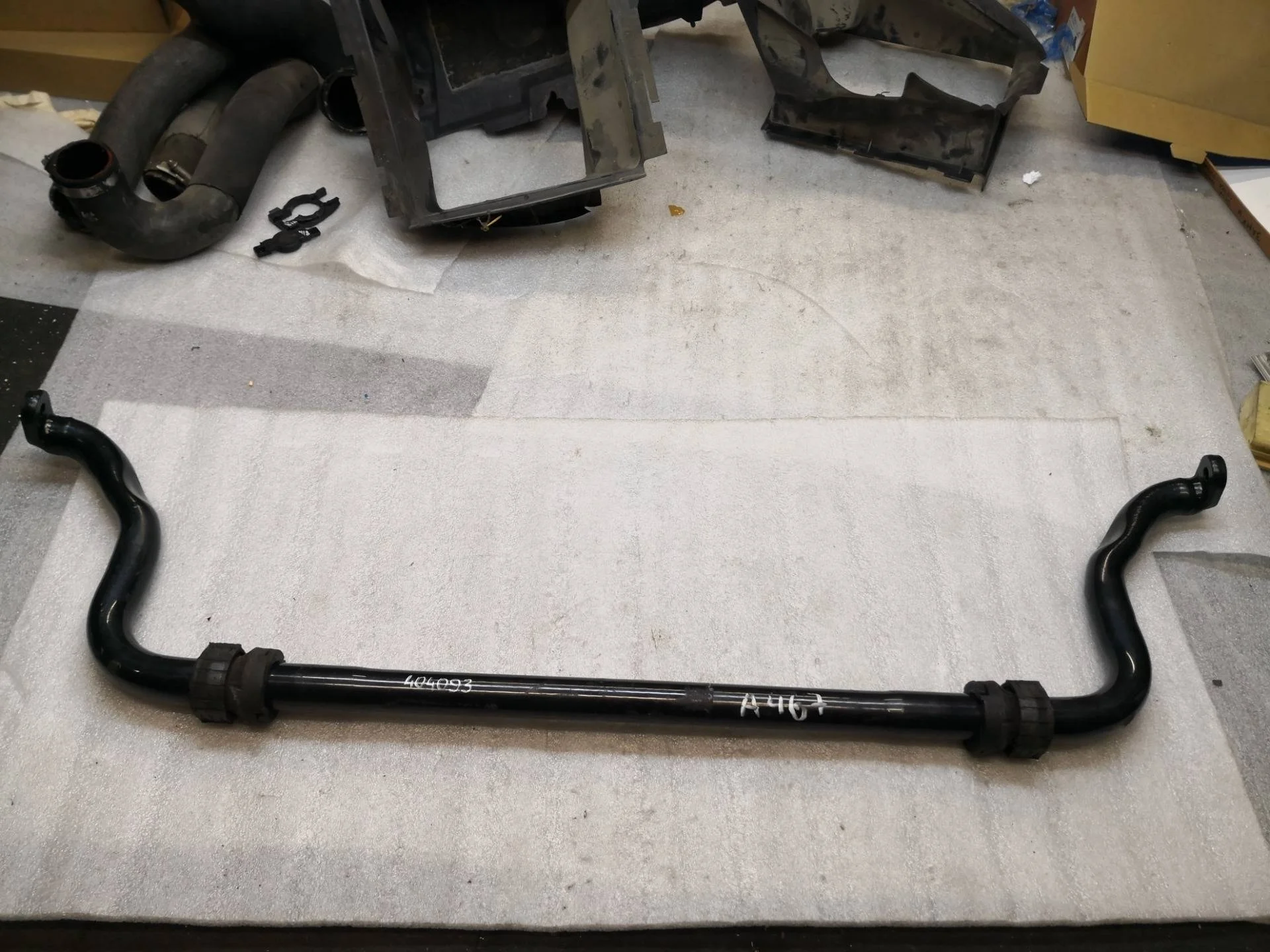 стабилизатор передний Volkswagen Touareg 2 7P6 2011