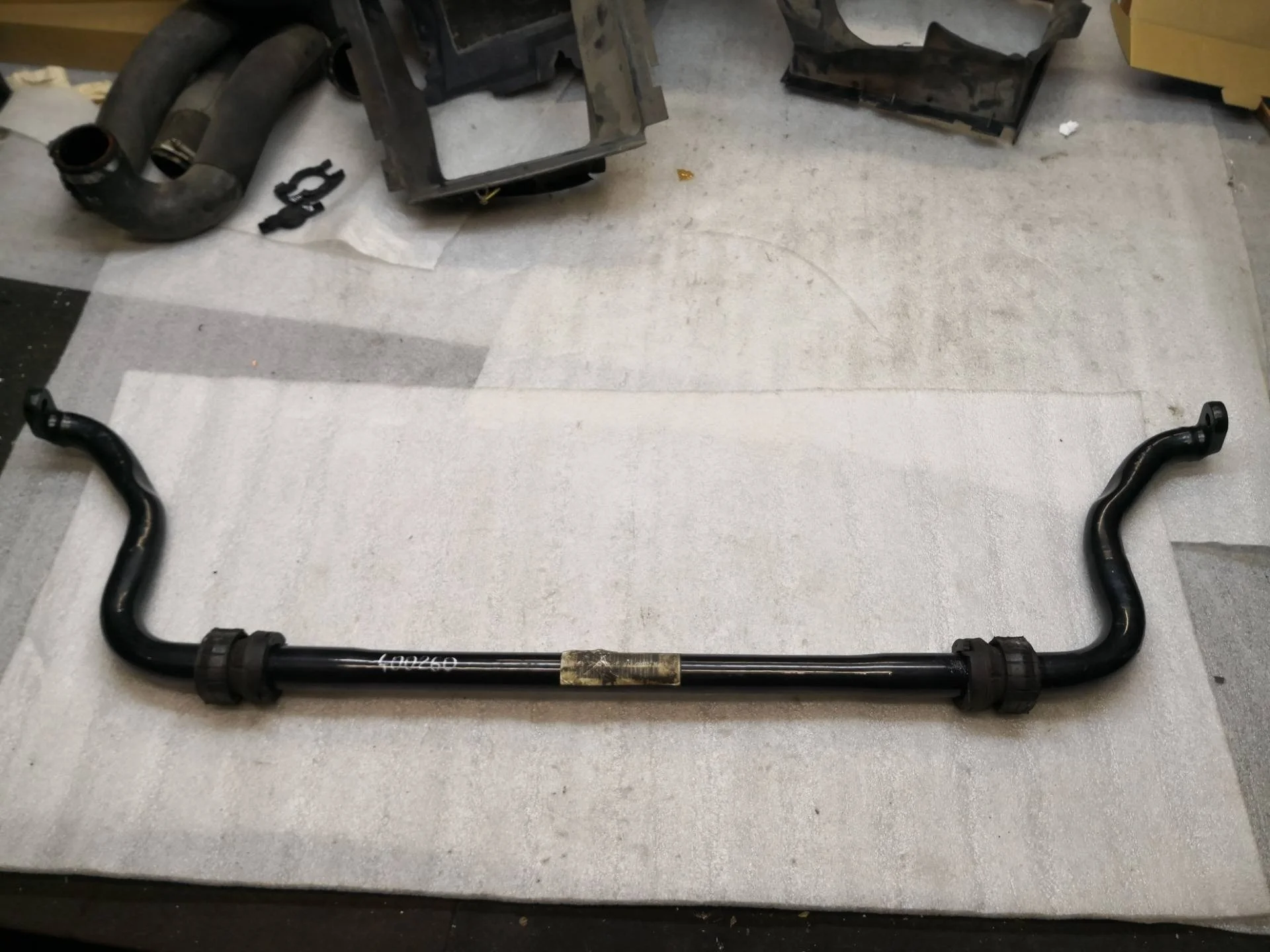 стабилизатор передний Volkswagen Touareg 2 7P6 2012