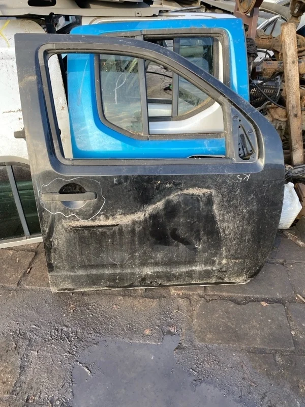 Дверь передняя правая Nissan Navara (D40) 2004-2015 2008 80100EB330 2.5 D YD25DDTI