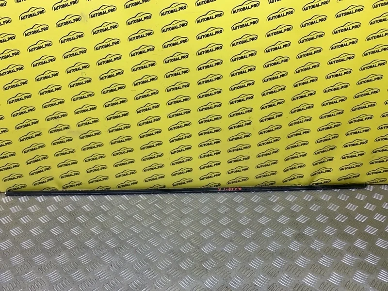 Молдинг (накладка кузовная) Infiniti Qx80 (2013-2020) 2014 768121LA1A 5.6 I VK56VD