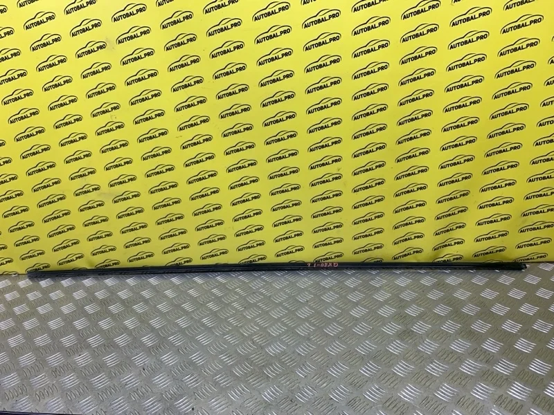 Молдинг (накладка кузовная) Infiniti Qx80 (2013-2020) 2014 768131LA1A 5.6 I VK56VD, левый