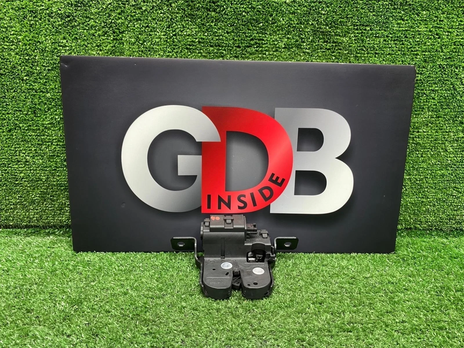 Замок багажника BMW 1 series 22.06.2015 51247248075 F20 N13B16A, задний