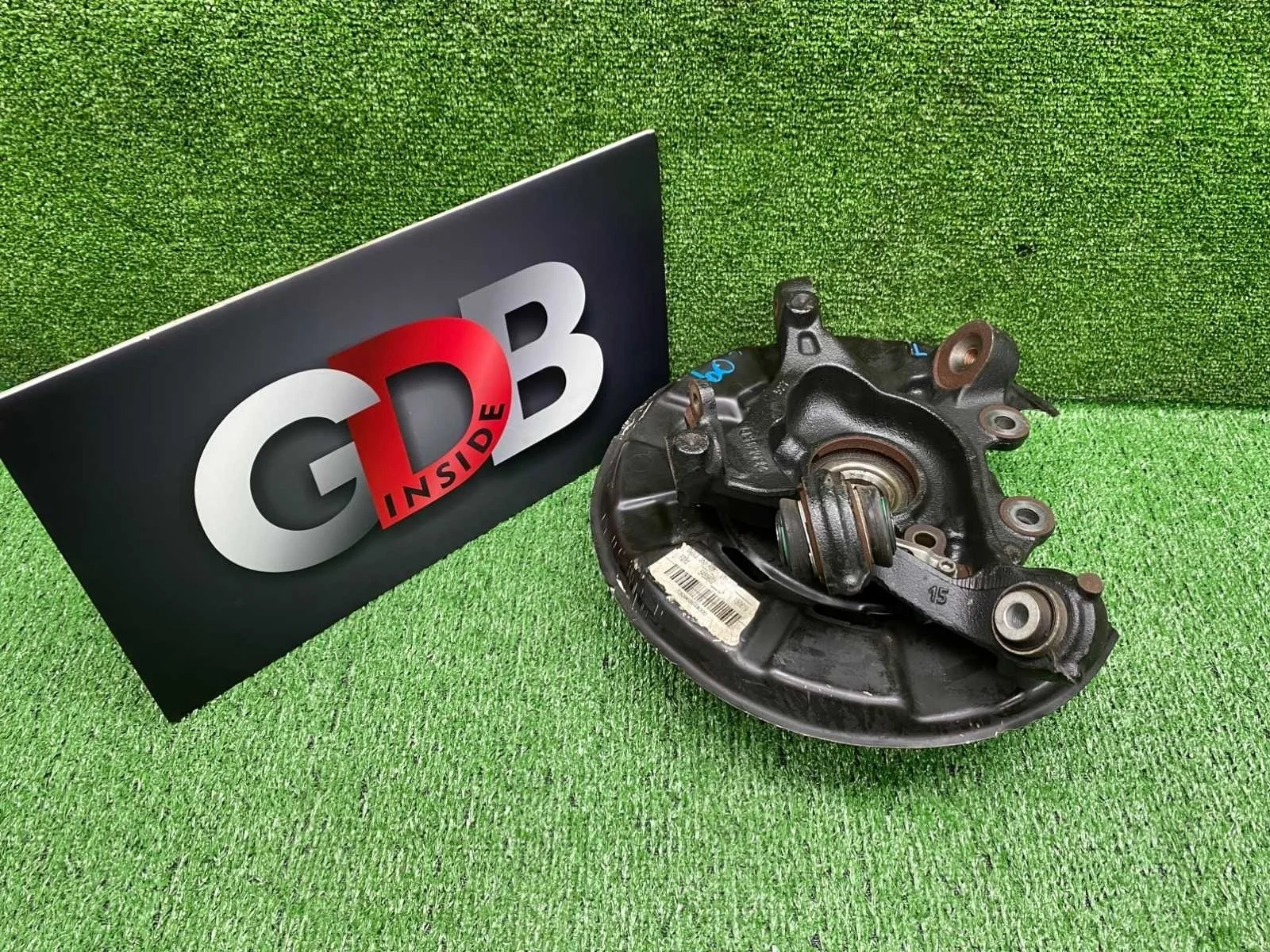 Кулак поворотный BMW 1 series 22.06.2015 33326792515 F20 N13B16A, задний левый