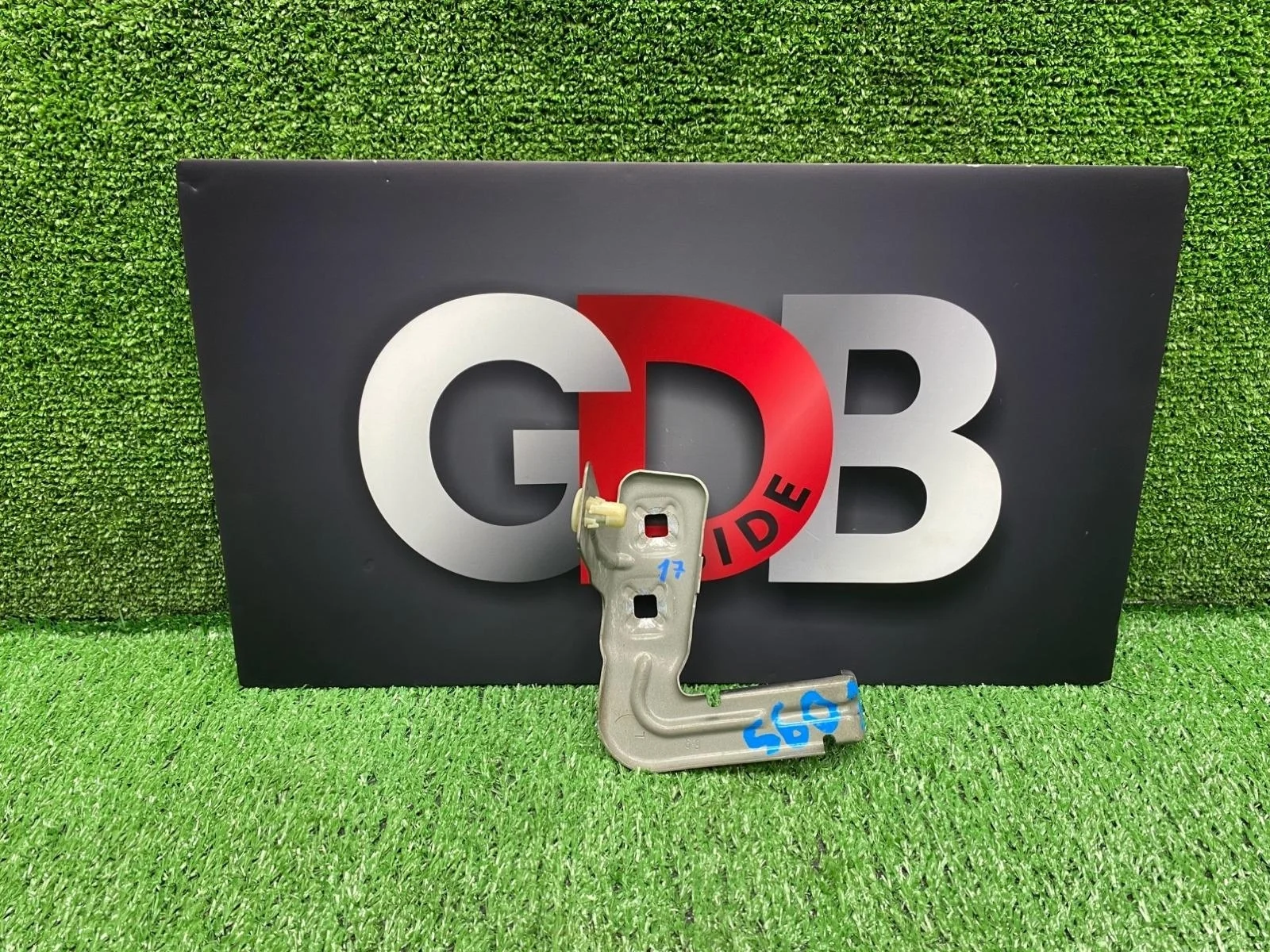 Кронштейн крыла BMW 1 series 22.06.2015 41357284647 F20 N13B16A, передний левый