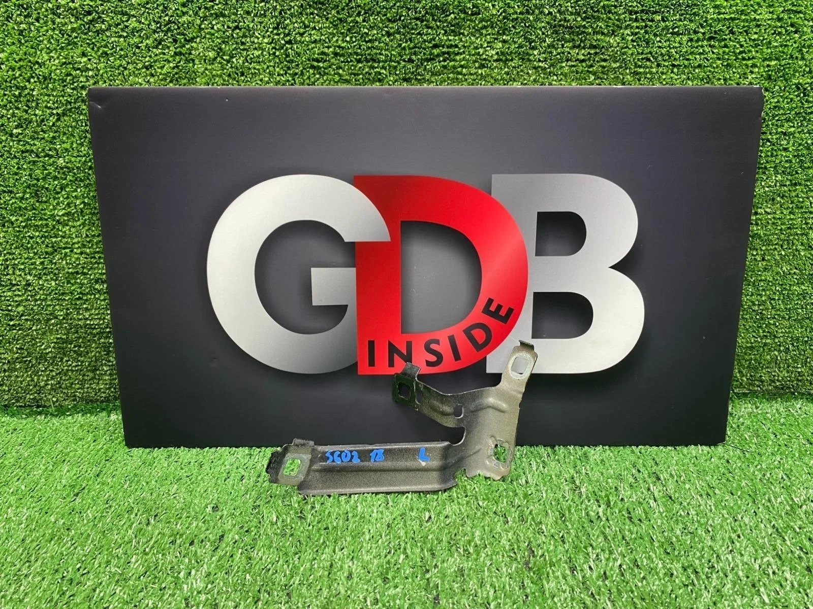 Кронштейн крыла BMW 1 series 22.06.2015 41357284649 F20 N13B16A, передний левый