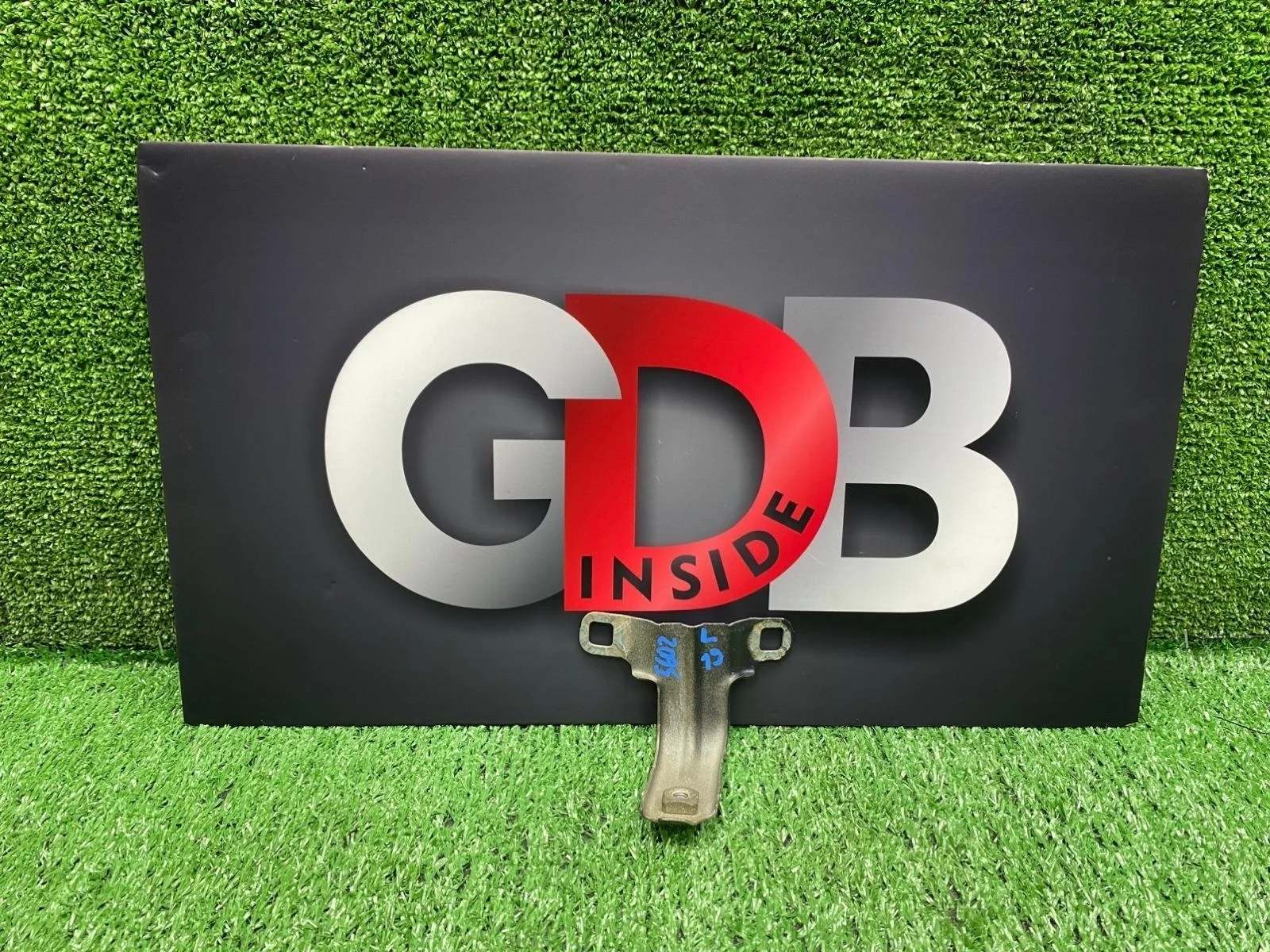 Кронштейн крыла BMW 1 series 22.06.2015 41357284651 F20 N13B16A, передний левый