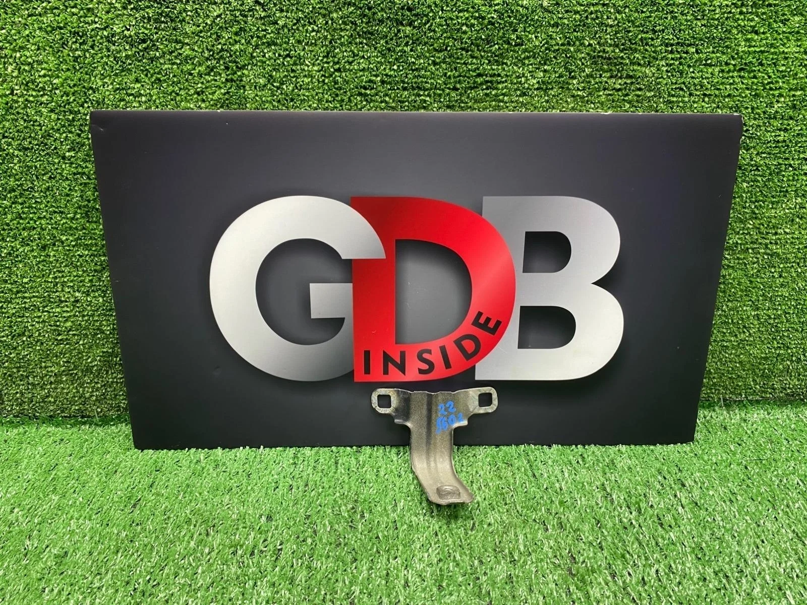 Кронштейн крыла BMW 1 series 22.06.2015 41357284652 F20 N13B16A, передний правый