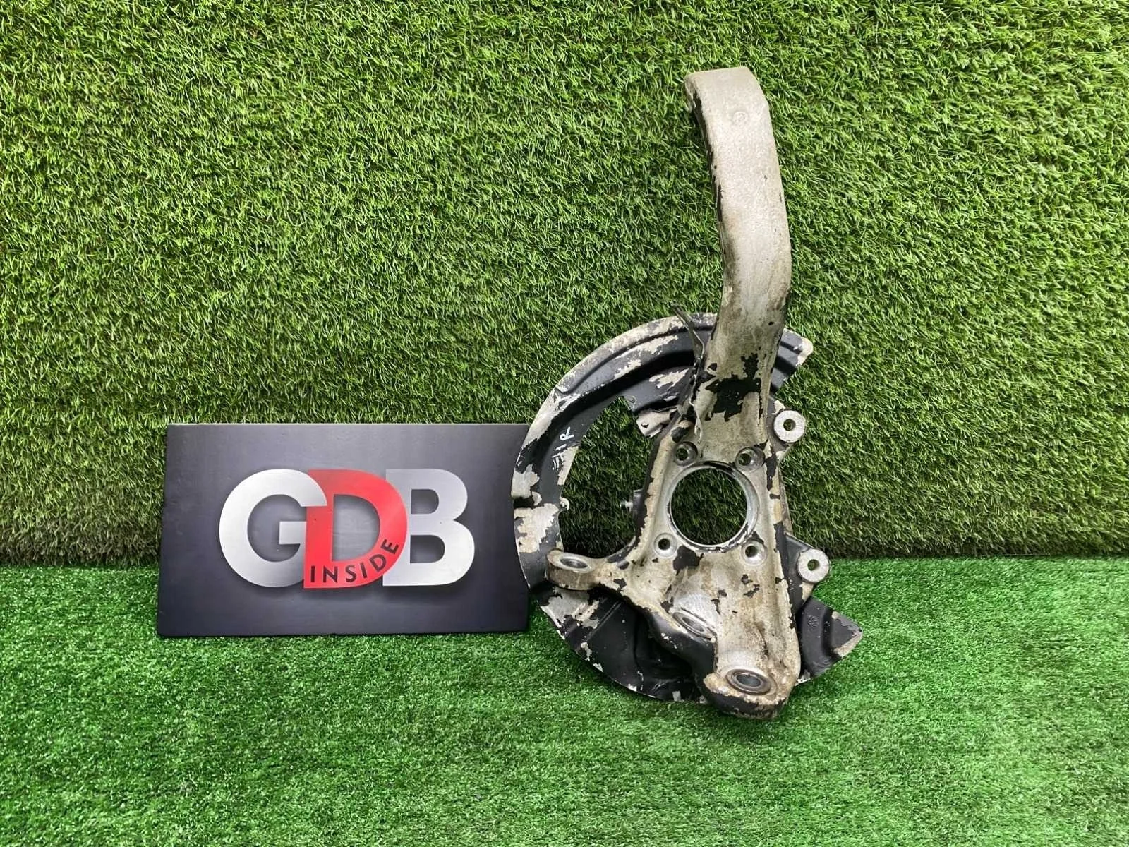 Кулак поворотный BMW X5 22.10.2013 31216869870 F15 N57D30A, передний правый