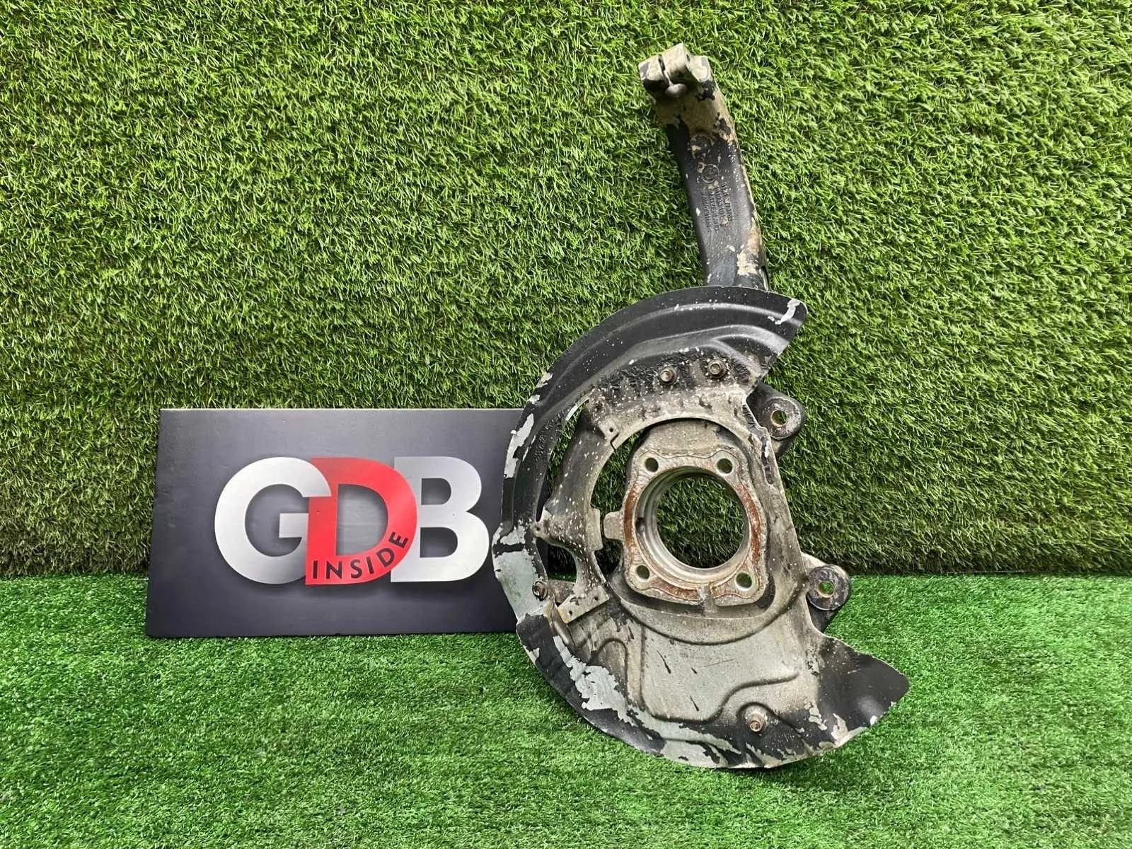 Кулак поворотный BMW X5 22.10.2013 31216869869 F15 N57D30A, передний левый