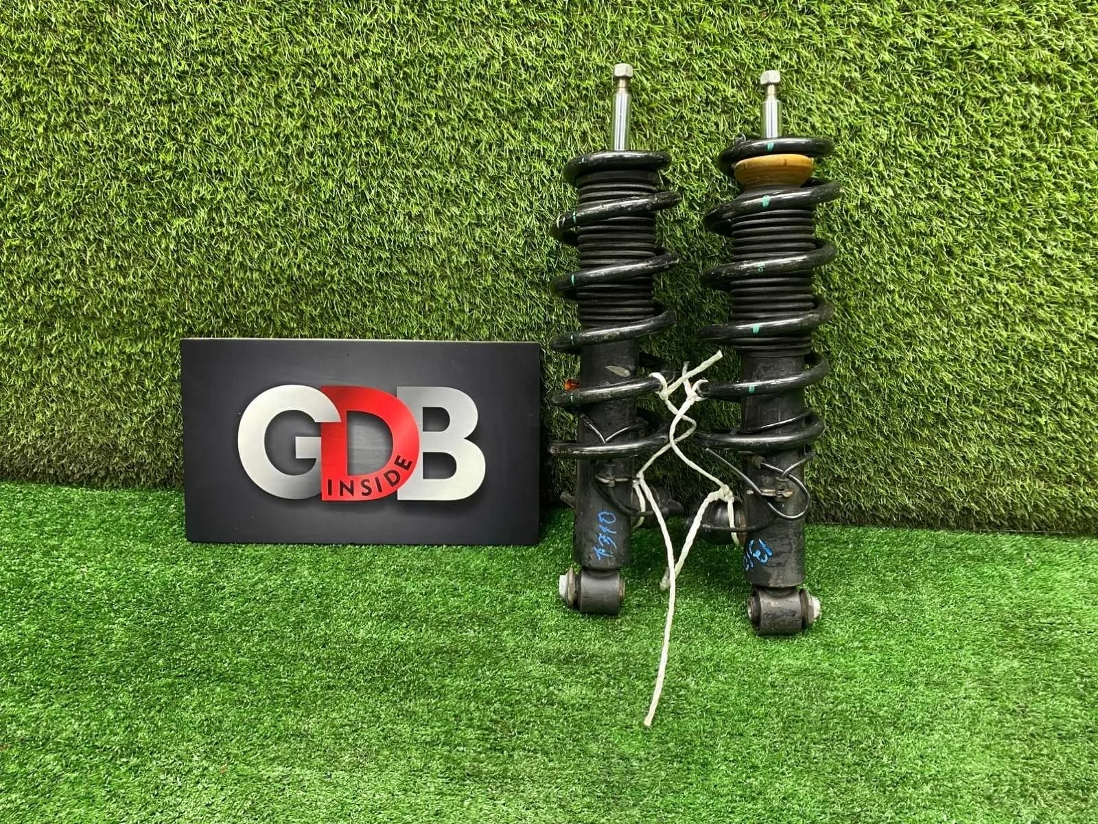 Комплект амортизаторов BMW X5 22.10.2013 37106875087 F15 N57D30A, задний