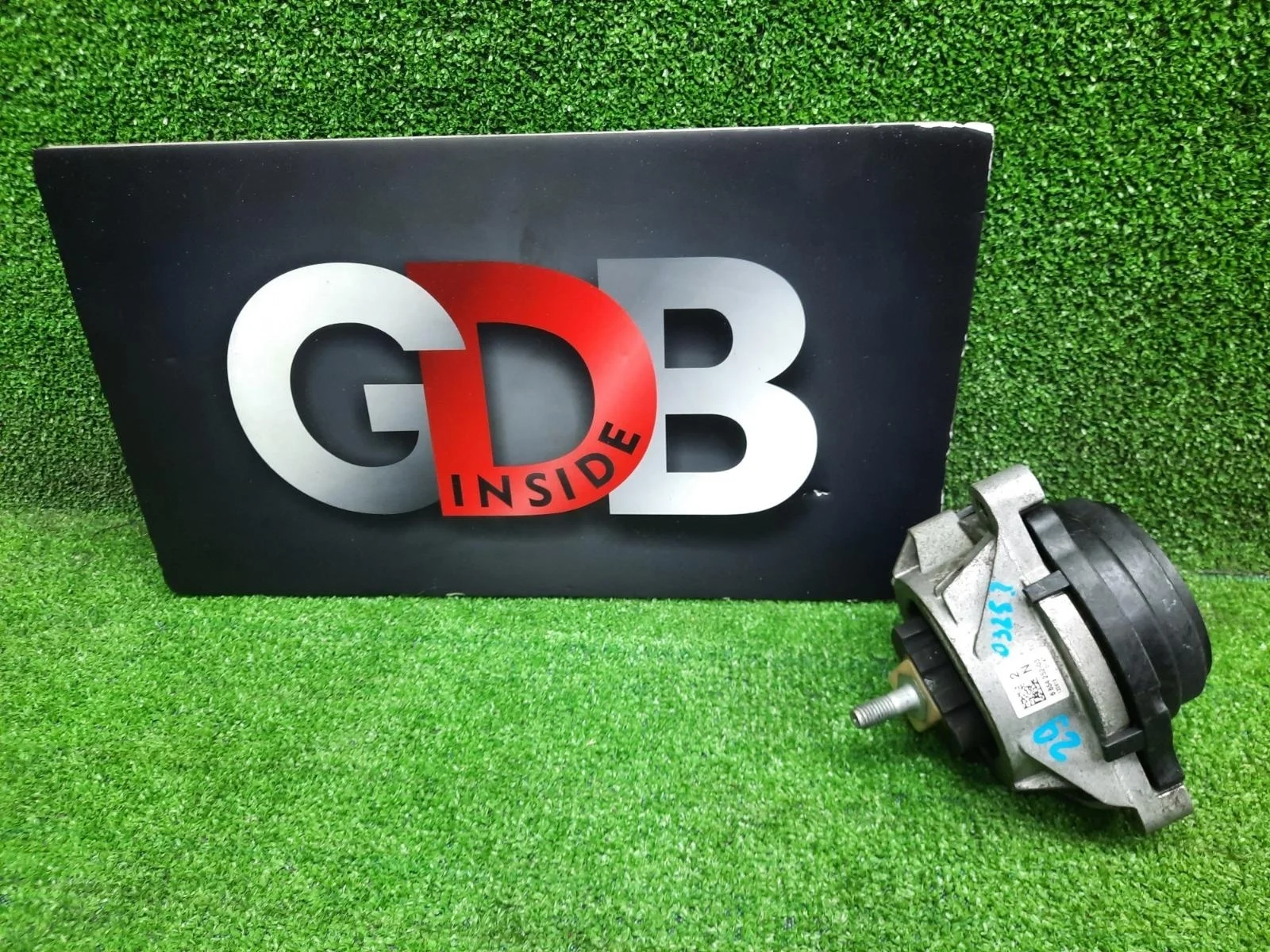 Подушка двигателя BMW 1 series 22.06.2015 22116854252 F20 N13B16A, передняя правая