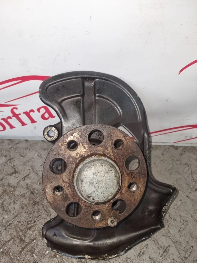 Кулак поворотный Mercedes-Benz C-Class A2113302120 W204, передний правый