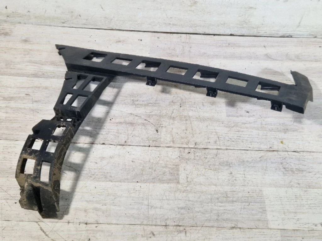 Кронштейн бампера Volkswagen Passat B6 2006