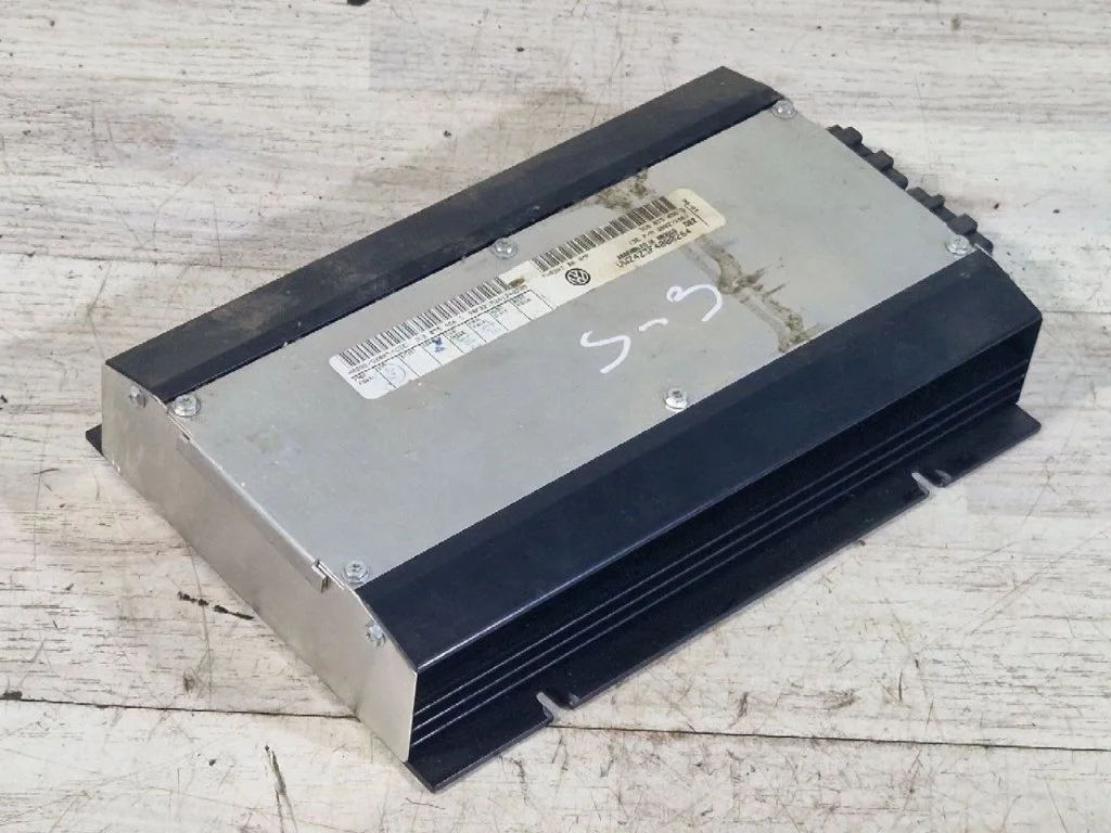 Усилитель акустической системы Volkswagen Passat B6 2006