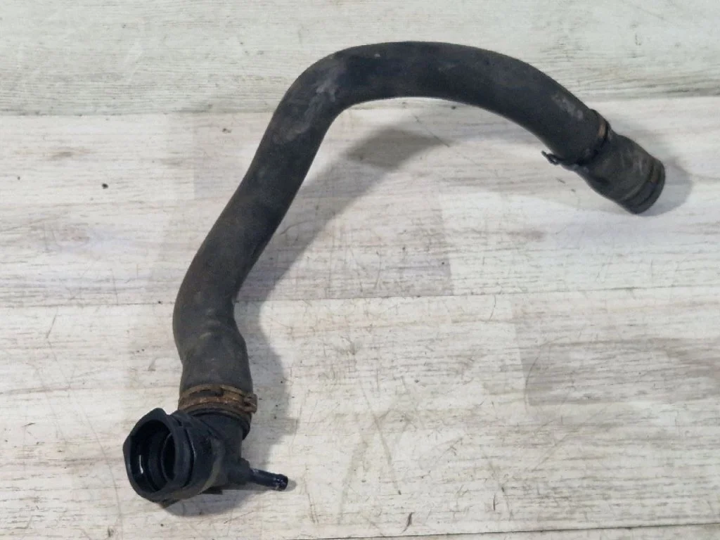 Патрубок охлаждения Volkswagen Passat B6 2006