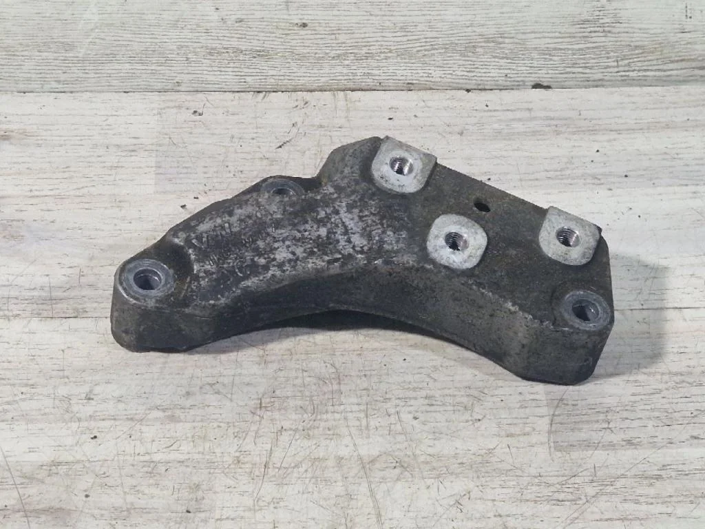 Кронштейн кпп Volkswagen Passat B6 2006