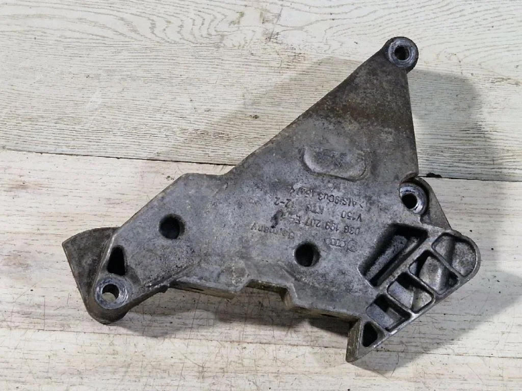 Кронштейн двигателя Volkswagen Passat B6 2006