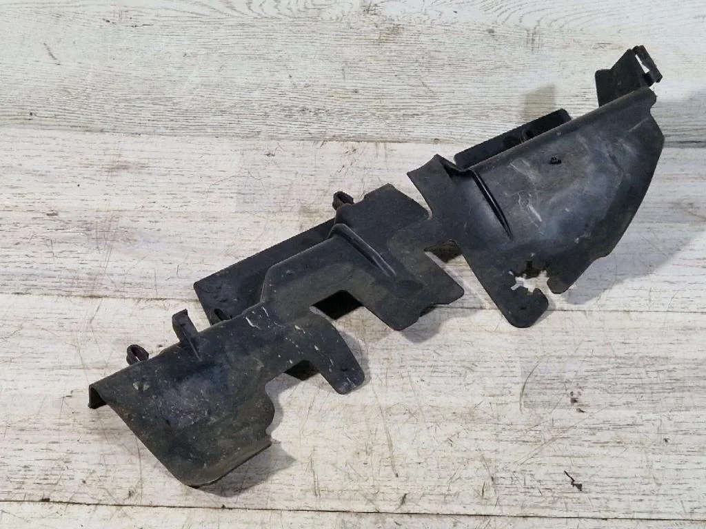 Дефлектор радиатора Volkswagen Passat B6 2006