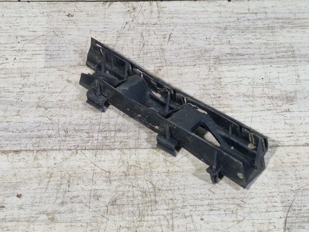 Кронштейн бампера Volkswagen Passat B6 2006