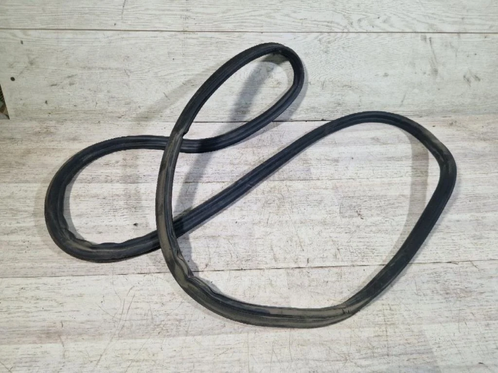 Уплотнитель багажника Volkswagen Passat B6 2006