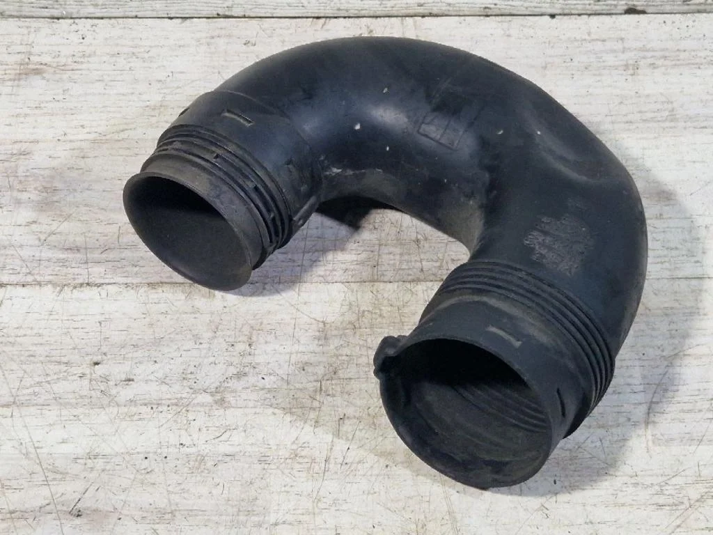 Патрубок воздушного фильтра Volkswagen Passat B6 2006