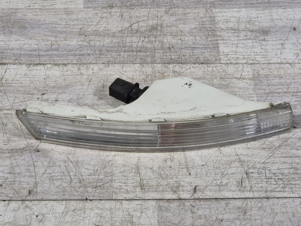 Указатель поворота Volkswagen Passat B6 2006