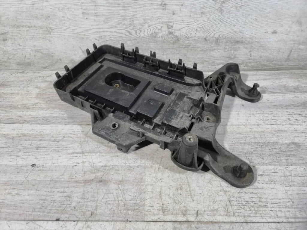 Кронштейн акб Volkswagen Passat B6 2006