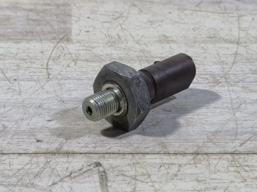 Датчик давления масла Volkswagen Passat B6 2006