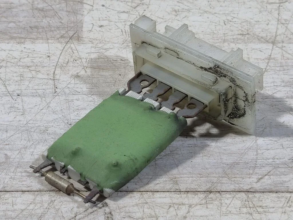 Резистор отопителя Volkswagen Passat B6 2006