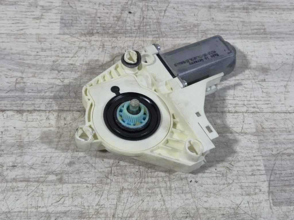 Мотор стеклоподъемника Volkswagen Passat B6 2006