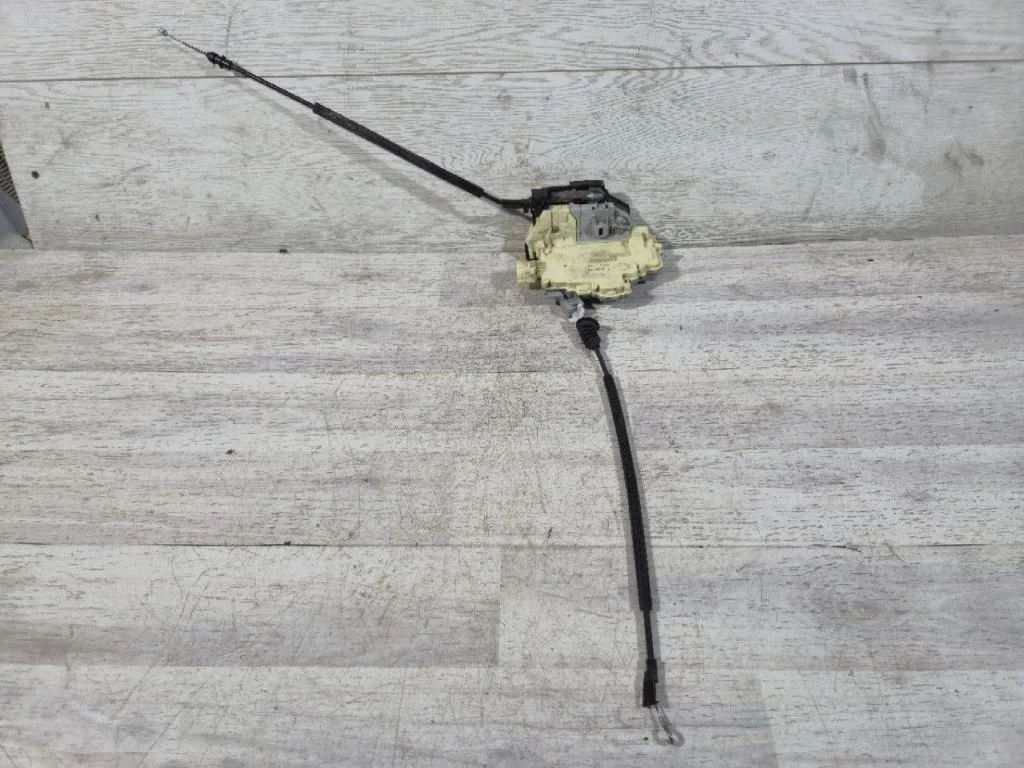 Замок двери Volkswagen Passat B6 2006