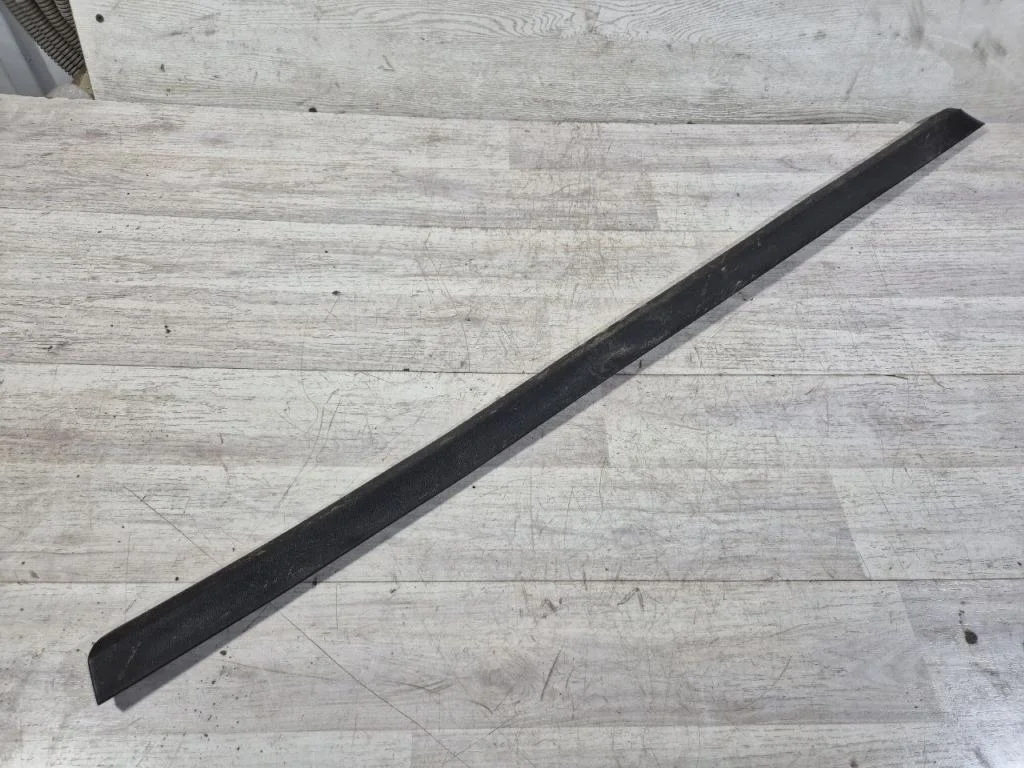 Молдинг двери Volkswagen Passat B6 2006