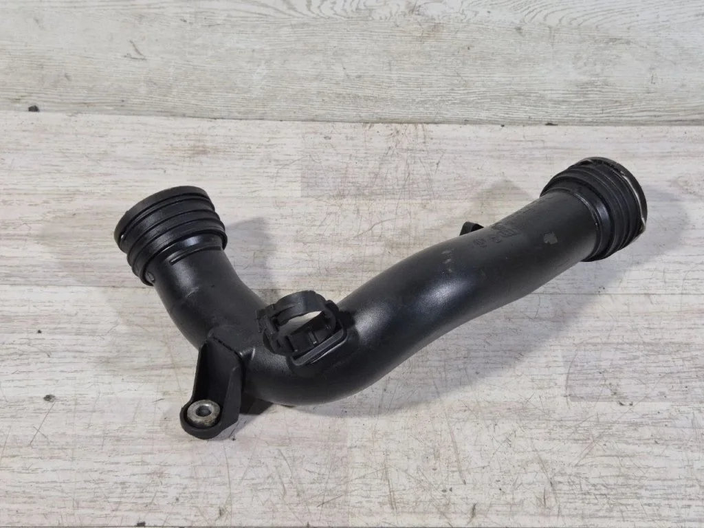 Патрубок интеркулера Volkswagen Passat B6 2006