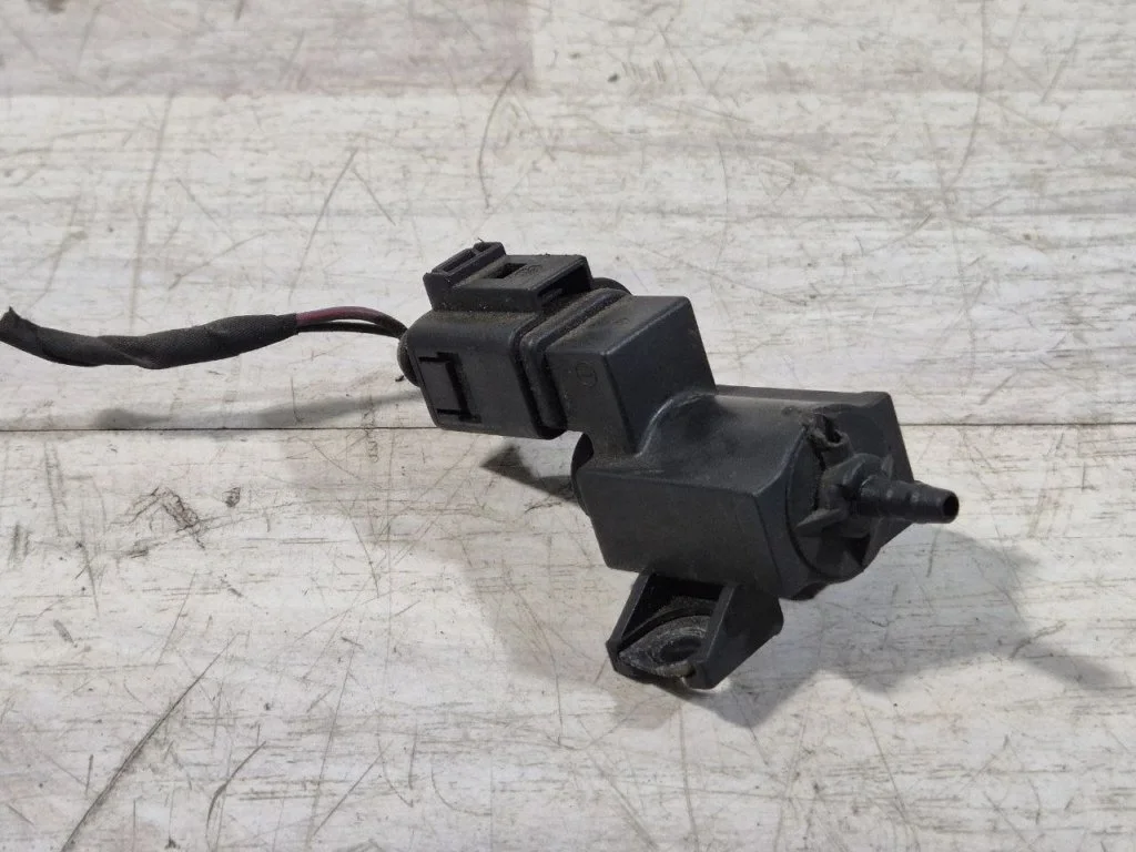 Электромагнитный клапан Volkswagen Passat B6 2006