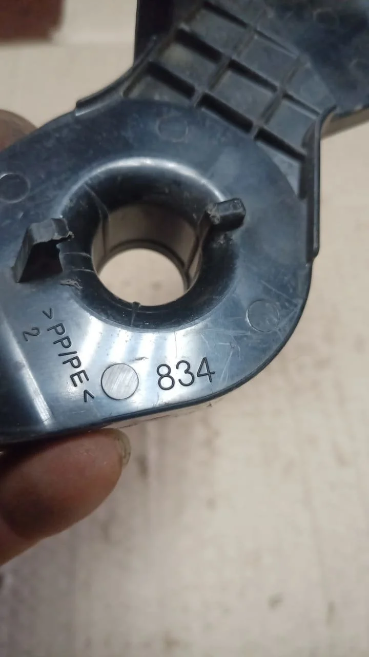 Накладка трапеции стеклоочистителя переднего Toyota RAV4 IV (2012—2015)