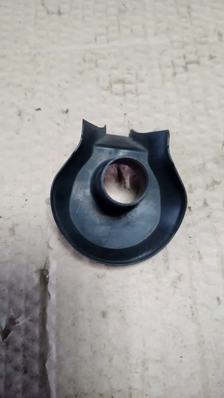 Накладка трапеции стеклоочистителя переднего Toyota RAV4 IV (2012—2015)