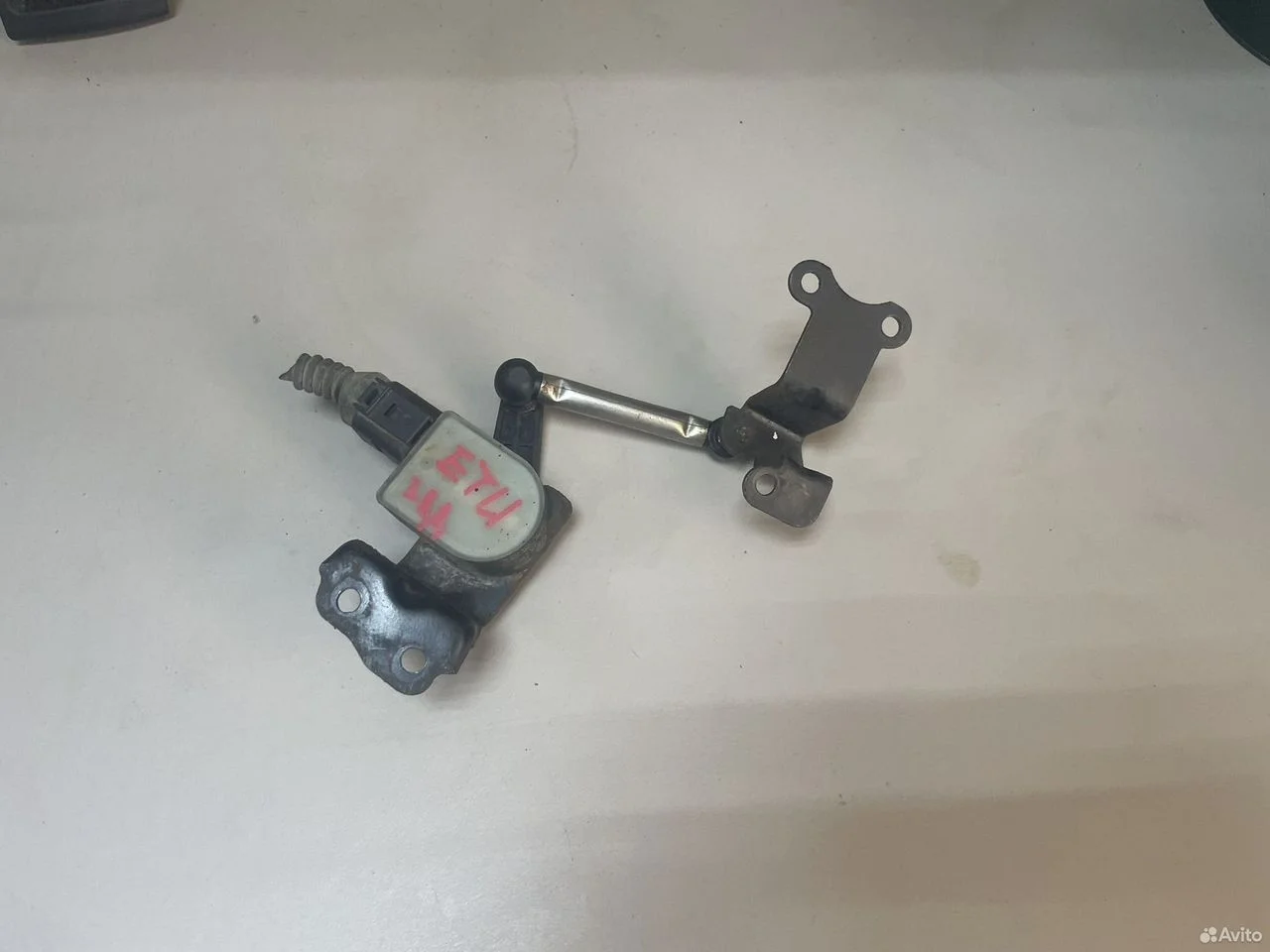 Датчик уровня подвески skoda yeti 5l