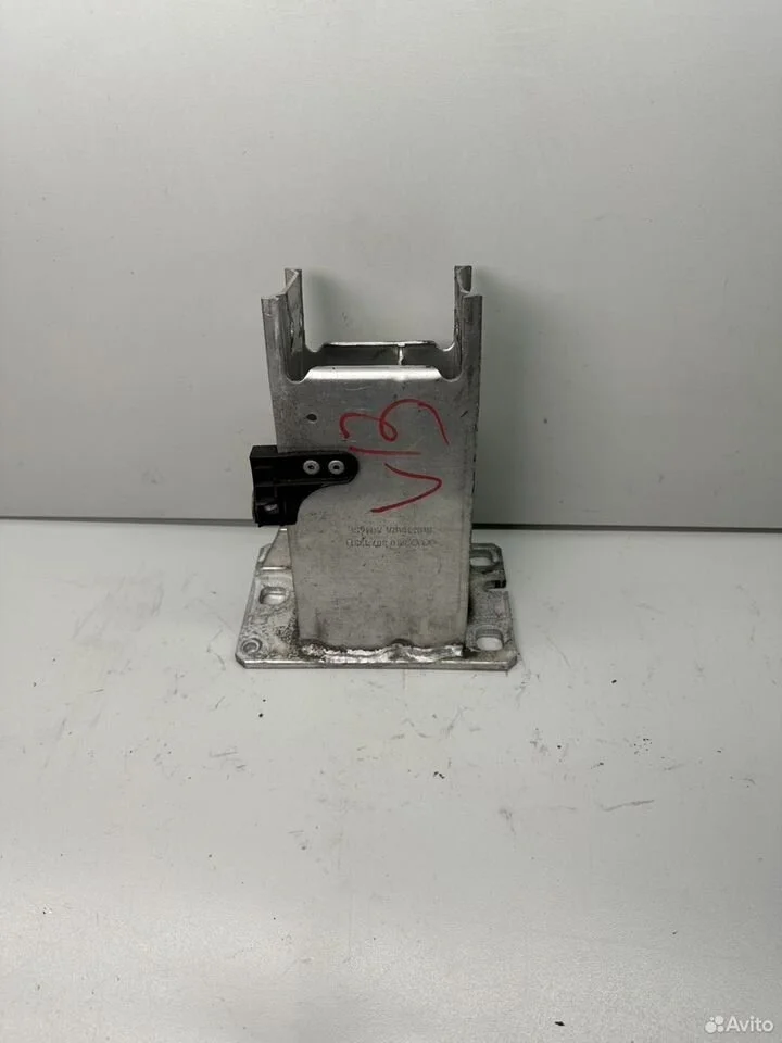 Кронштейн усилителя бампера левыйaudi a4 b8 a5 8t