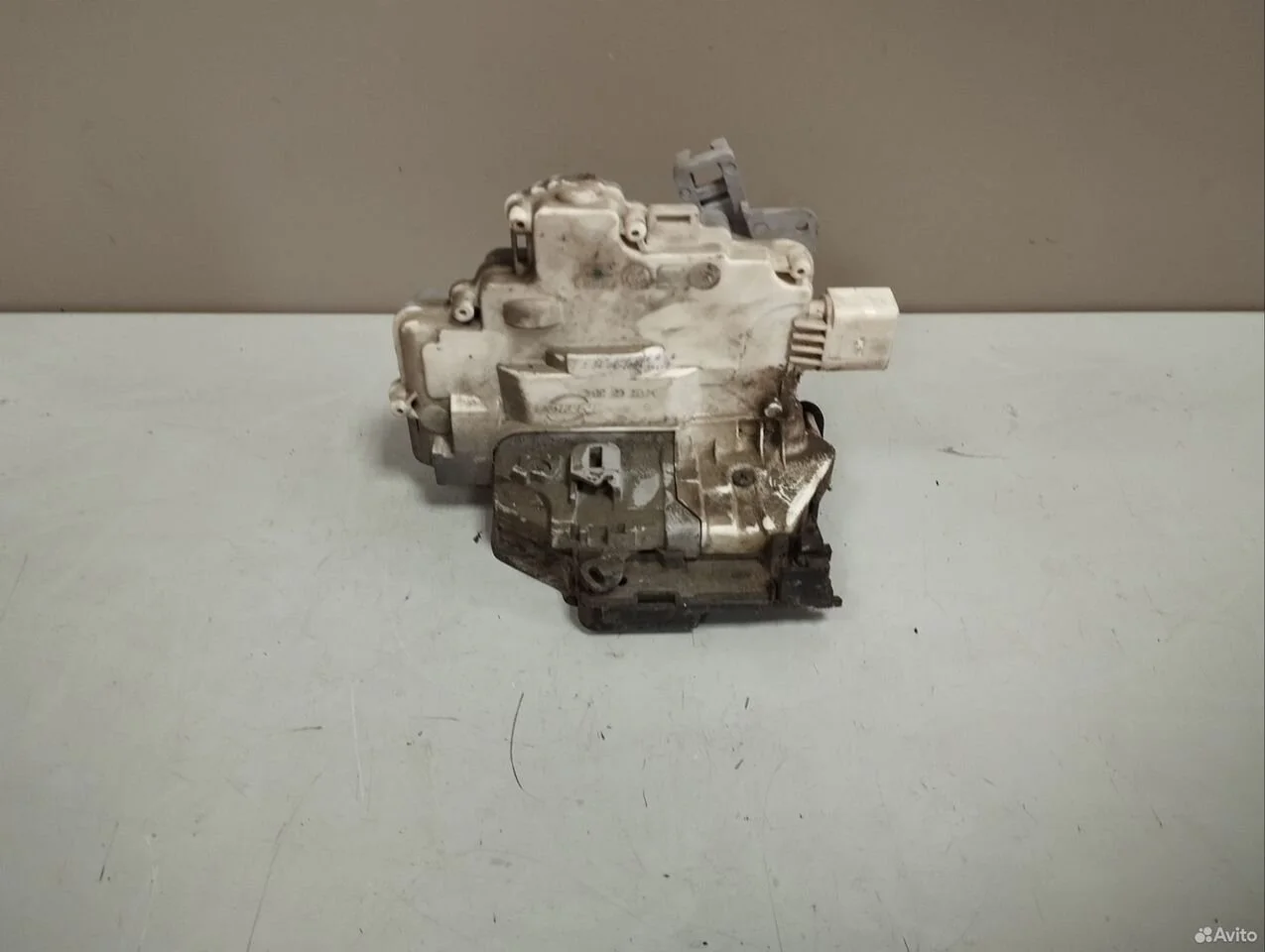 Замок двери задний правый volkswagen passat b6