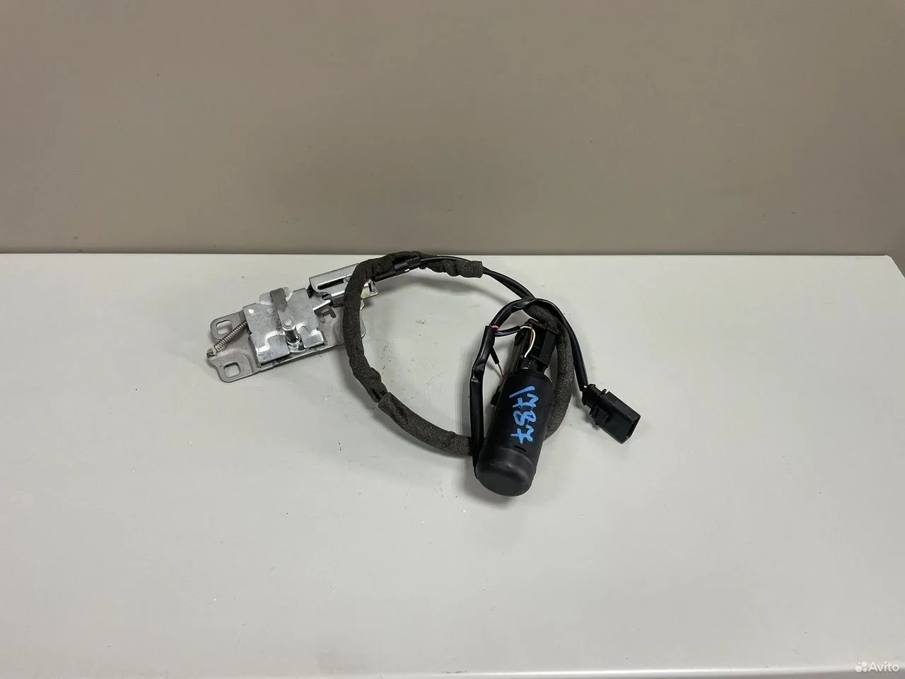 Доводчик багажника 4e0827383c audi a8 d3 4e