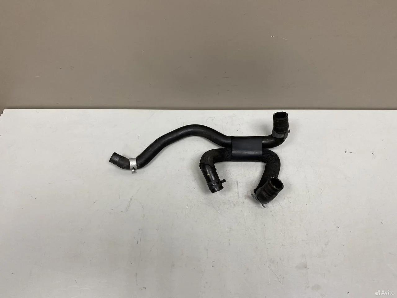 Патрубок системы охлаждения audi a4 b8
