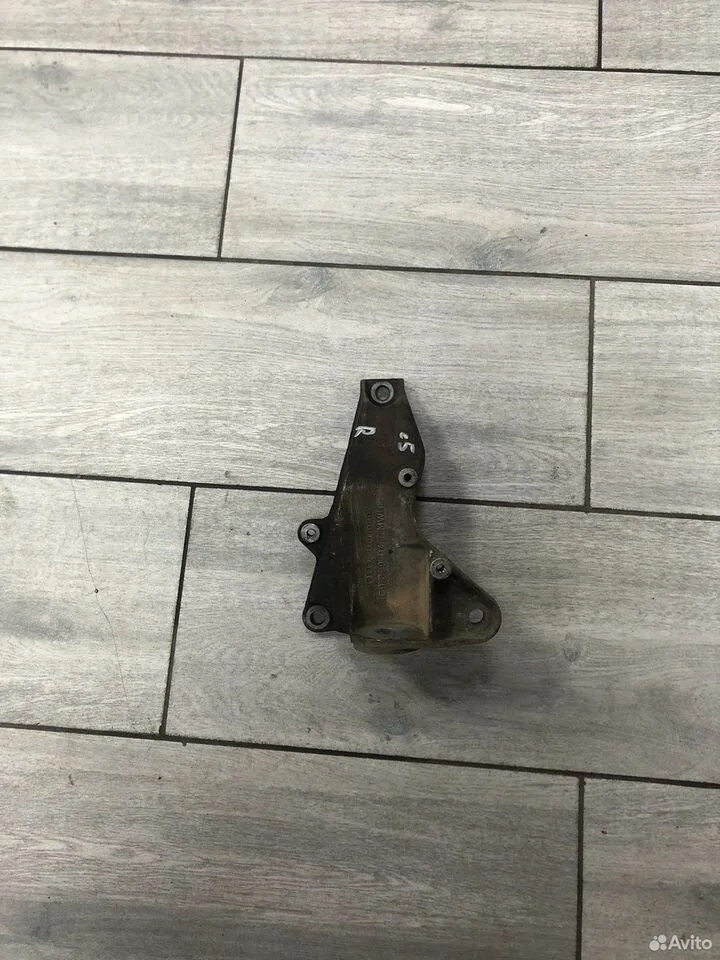 Кронштейн акпп правый audi a4 b5 a6 c5