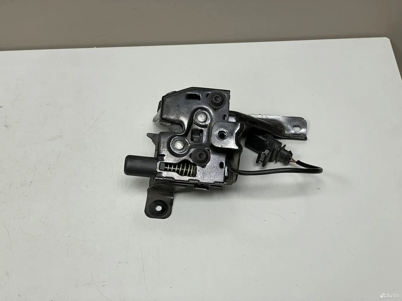 Замок капота левый audi a8 4h d4