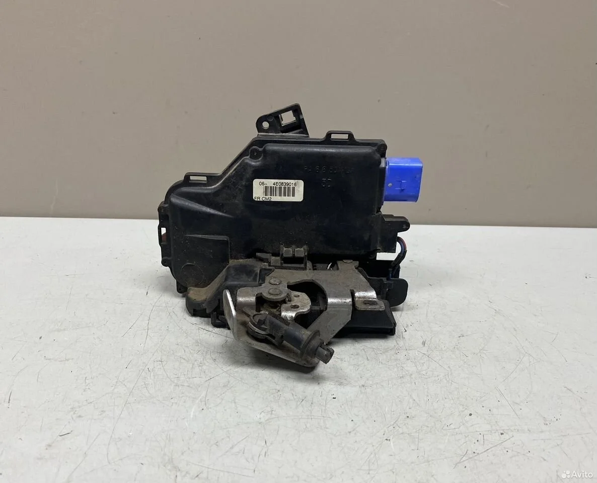 Замок двери задний правый audi a8 d3 4e